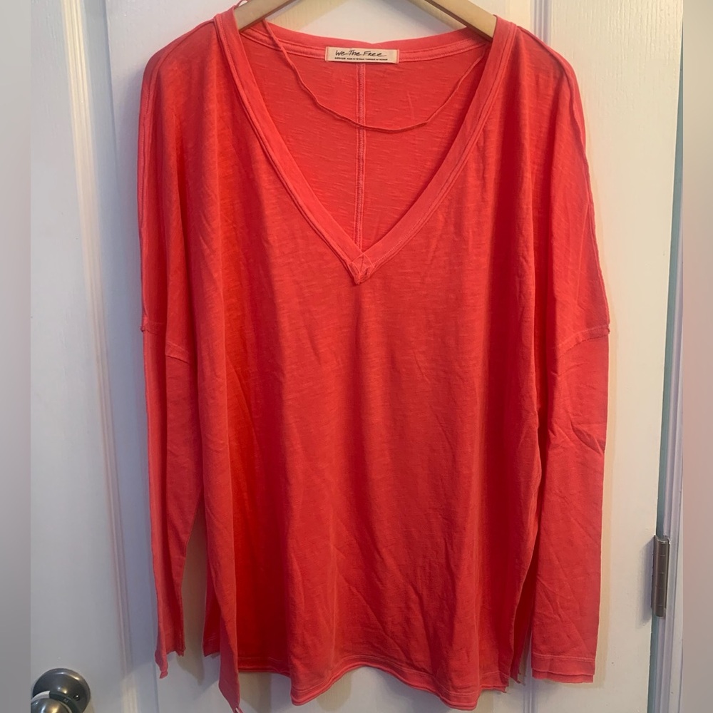 Free People We The Free Coral Red V-Neck Long Sleeve Tunic T-Shirt Size Medium